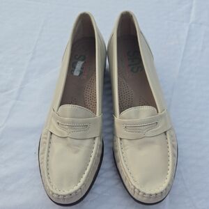SAS Women's Elegant Cream Loafers
